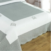 Boutis Peaceland Gris 230x250 cm - Couvre lit bicolore brodé 100 % coton + 2 taies assorties 65x65 cm, léger et élégant