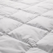 Zoom sur couette naturelle en plume 240x260