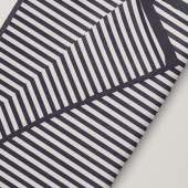 Zoom sur serviette de plage motif marinière