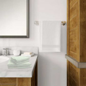 Draps de bain par lot de 5 coton et bambou déposés dans une salle de bain Blanc