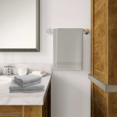 Draps de bain par lot de 5 coton et bambou déposés dans une salle de bain Gris perle