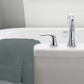 serviette 100% coton 600 grammes/m² posé sur baignoire gris souris