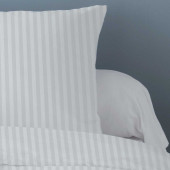 Zoom sur housse de couette satin de coton blanche