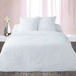 Housse de couette Satin blanc 220x240 cm sur un lit