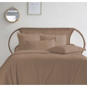 housse de couette percale 240x280 taupe posées sur lit