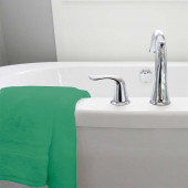 Drap de bain 70x140 cm 100%  coton posé sur baignoire vert printemps