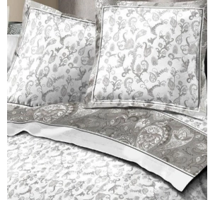 Visuel d'ambiance, parure de drap en flanelle fleuri gris pétale 4 pièces, motif florales
