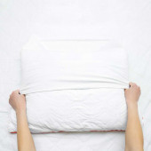 Visuel ambiance, mise en place d'une sous taies sur l'oreiller