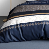 Parure de lit KALYPSO bleue, blanc et ocre - Housse de Couette 220x240 cm + 2 taies 100% coton 57 fils - Finition boutons