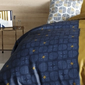 Housse de couette 220x240 cm Sirius 100% coton + 2 taies - Motifs géométriques modernes bleu nuit, ocre et blanc