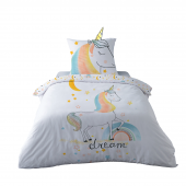 Housse de couette 1 place, magic, fond blanc, motif licorne avec couleurs pastel, hdc 140x200cm sur lit, visuel sur fond blanc.
