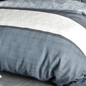 Housse de couette 220x240 cm Bréhat 100% Coton 57 fils - Parure de lit lignes grises et bleues avec 2 taies d'oreiller carrées