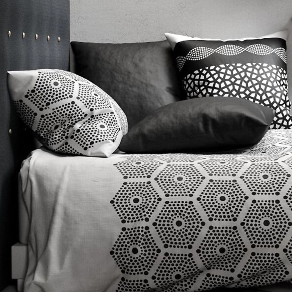 Housse de Couette 220x240 cm PAVAGE + 2 taies 100% coton 57 fils - Parure de lit graphique hexagonal noire et blanche