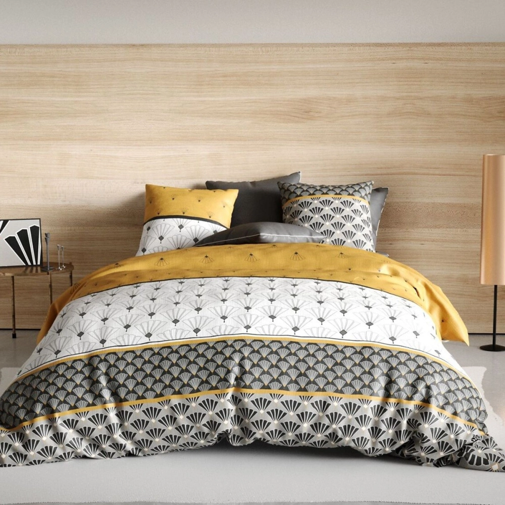 Housse de couette 220x240 cm LÉO + taies - Design Art Déco jaune moutarde et gris -100% coton - Finition boutons - Oeko-Tex