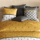 Housse de couette 220x240 cm LÉO + taies - Design Art Déco jaune moutarde et gris -100% coton - Finition boutons - Oeko-Tex