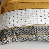 Housse de couette 220x240 cm LÉO + taies - Design Art Déco jaune moutarde et gris -100% coton - Finition boutons - Oeko-Tex