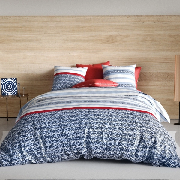 Housse de Couette 220x240 cm SANTORINI + taies 100% coton 57 fils - Style maritime bleu marine et bordeaux - Oeko-Tex