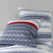 Housse de couette 260x240 cm SANTORINI 100% coton 57 fils + taies - Parure bleue et rouge esprit bord de mer - Finition boutons