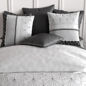 Housse de couette 260x240 cm Casta à motifs géométriques noirs et blancs 100% coton vendue avec 2 taies carrées assorties