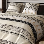 Housse de couette BOHEME avec deux taies d'oreiller pur coton 57 fils/cm² - Style ethnique noir et beige - Finition boutons
