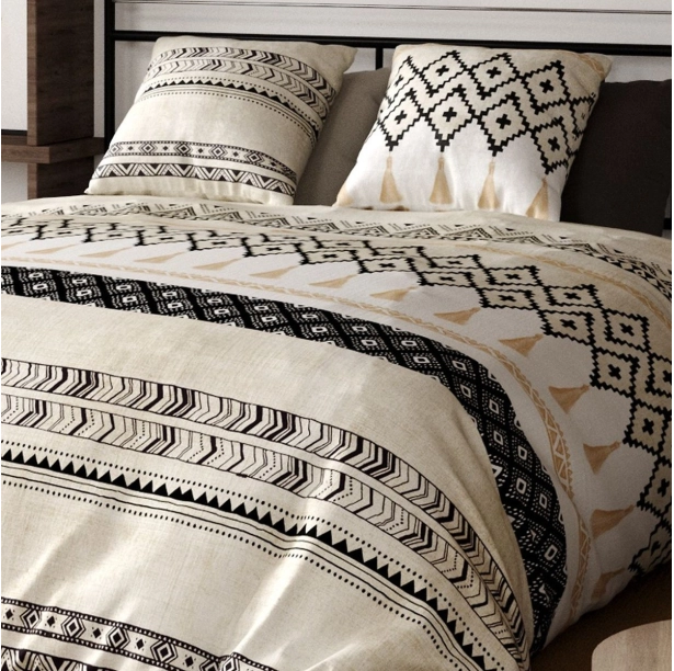 Housse de couette BOHEME avec deux taies d'oreiller pur coton 57 fils/cm² - Style ethnique noir et beige - Finition boutons
