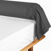 Taie de traversin gris anthracite grande longueur 230 cm sur un lit King Size, fabrication française