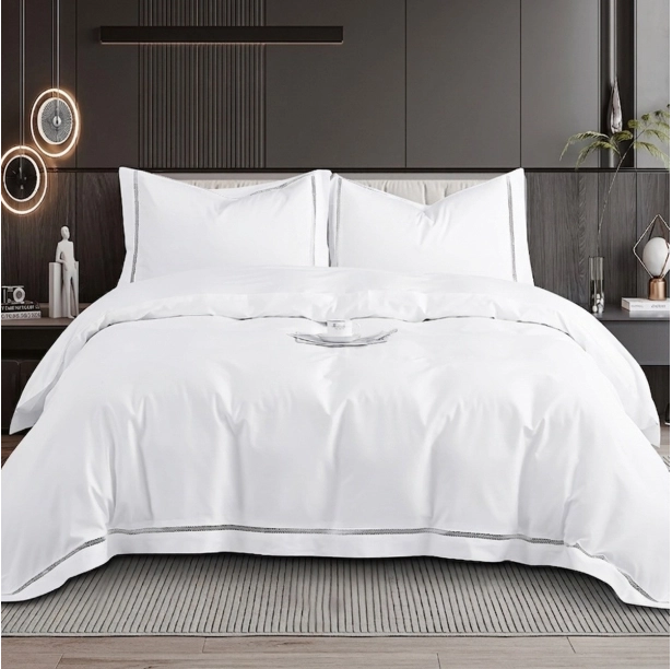 Housse de couette brodée 220x240 cm satin de coton 120 fils/cm² avec taies à volant 65x65 cm - Luxe et élégance