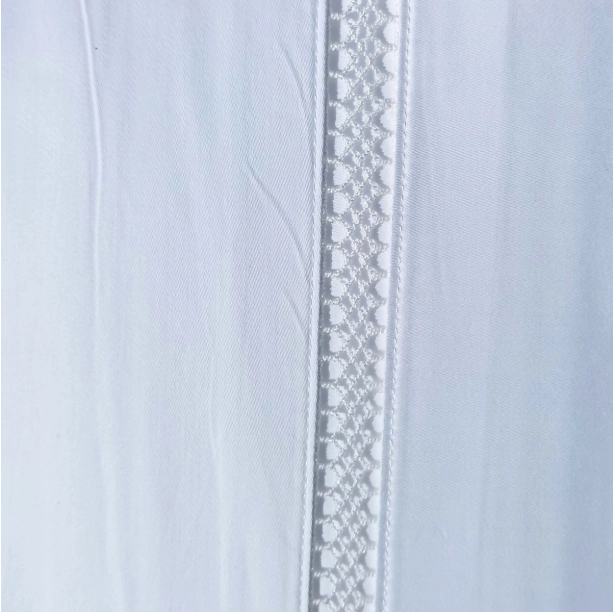 Housse de couette brodée 220x240 cm satin de coton 120 fils/cm² avec taies à volant 65x65 cm - Luxe et élégance