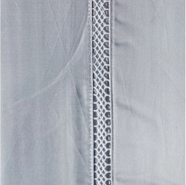 Housse de couette brodée 220x240 cm satin de coton 120 fils/cm² avec taies à volant 65x65 cm - Luxe et élégance