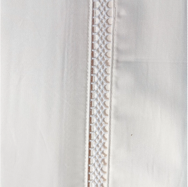 Housse de couette brodée 220x240 cm satin de coton 120 fils/cm² avec taies à volant 65x65 cm - Luxe et élégance