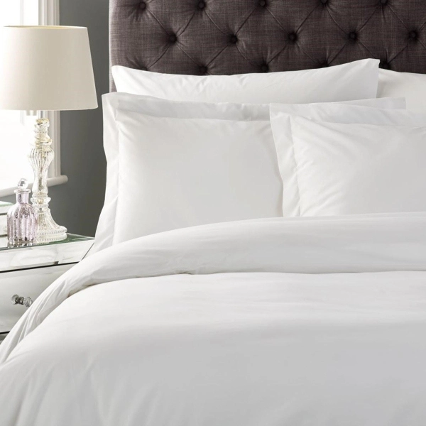 Housse de Couette 240x280 uni blanche en coton + 2 taies carrées