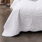 Zoom détails sur les motifs cercle matelassé du couvre lit 230x250cm