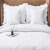 Zoom taies d'oreillers 65x65cm assortie au couvre lit 230x250cm blanc matelassé