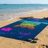 Serviette de plage Tortue multicolore sur fond bleu 140x200 cm en Coton Égyptien Jacquard – Drap de plage XXL