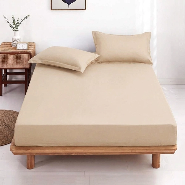 Drap housse beige assorti à la housse de couette Winter rouge