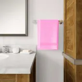 Serviettes bambou roses mises sur accroche murales