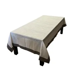 Nappe Brodée Gris Blanc 180 x 300 cm sur la table