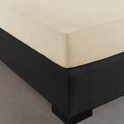 Visuel mis sur le coin du lit drap housse jersey beige