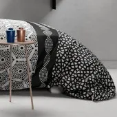 Détail du motif graphique noir et blanc de la housse de couette Pavage 220x240 cm coton 57 fils