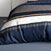 Détails des motifs de la housse de couette Kalypso 260x240 cm motif géométrique bleu marine et ocre